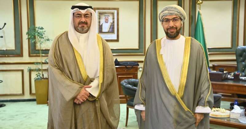 محافظ العاصمة يستقبل السفير العماني 