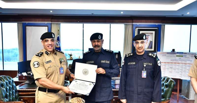 وكيل وزارة الداخلية يكرم العميد حقوقي أحمد الحبيل واختصاصي أول قانوني أنوار الخليل