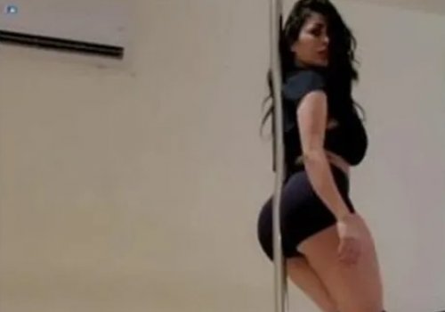 بعد طلاقها من الفيشاوي.. ندى الكامل تصدم الجميع بفيديو خادش للحياء شبه عارية