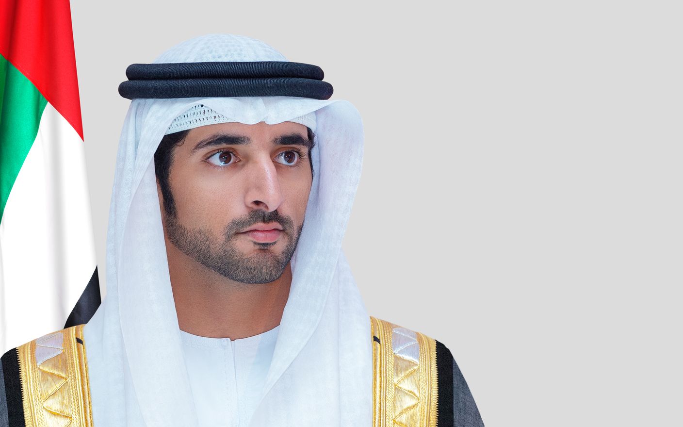 حمدان بن محمد: «ذبلت أنوار الشوارع.. وانطفى ضي الحروف»