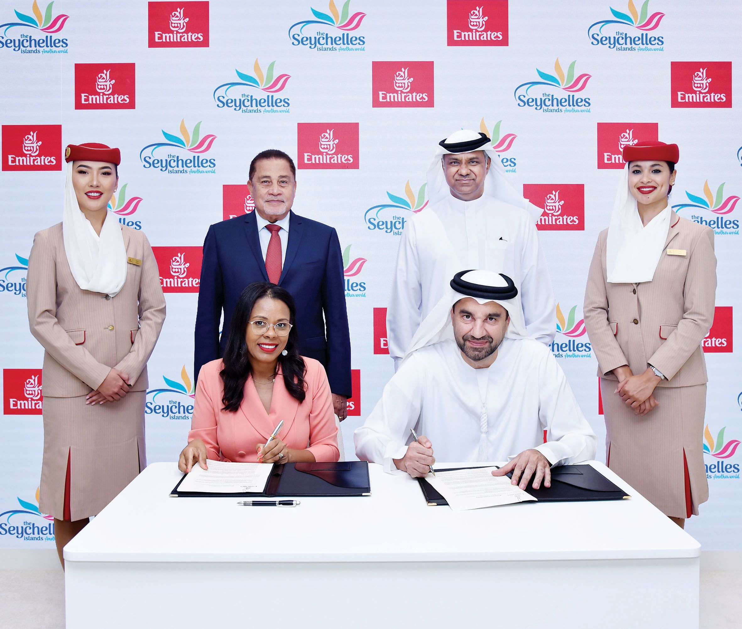 طيران الإمارات توقع اتفاقيات لتعزيز حركة السياحة إلى سيشل وسريلانكا وهونغ كونغ