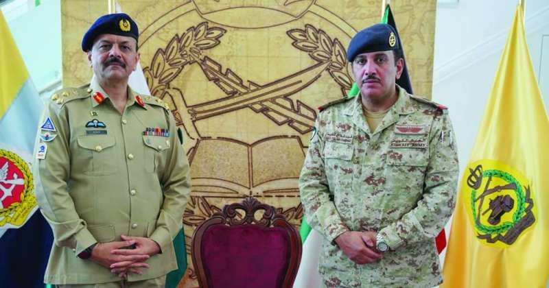 وفد عسكري باكستاني تفقد كلية مبارك العبدالله للقيادة والأركان