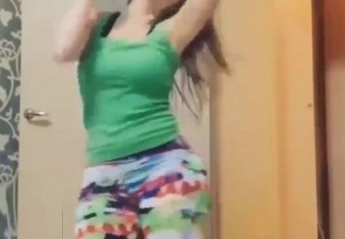 وصلة رقص مثيرة لطالبة مصرية هشتكة فى الفصل يحقق 10 ملايين مشاهدة ومتابع :مسحت صافيناز
