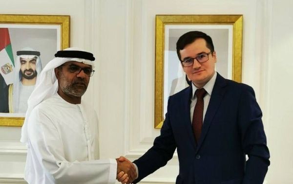 موسكو وأبو ظبي تبحثان سبُل دفع خارطة الطريق لتسوية الصراع في اليمن