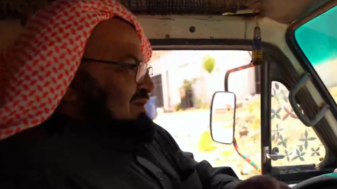 قصة نجاح المواطن عبدالقادر بن سعد آل معيلي: من بكالوريوس الإعلام إلى مربي ماشية متميّز في السعودية