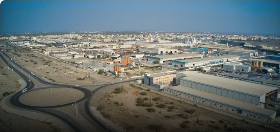 بتكلفة 5.4 مليون ريال .. اتفاقية لإنشاء مصنع متخصّص في إنتاج الصاروج العُماني