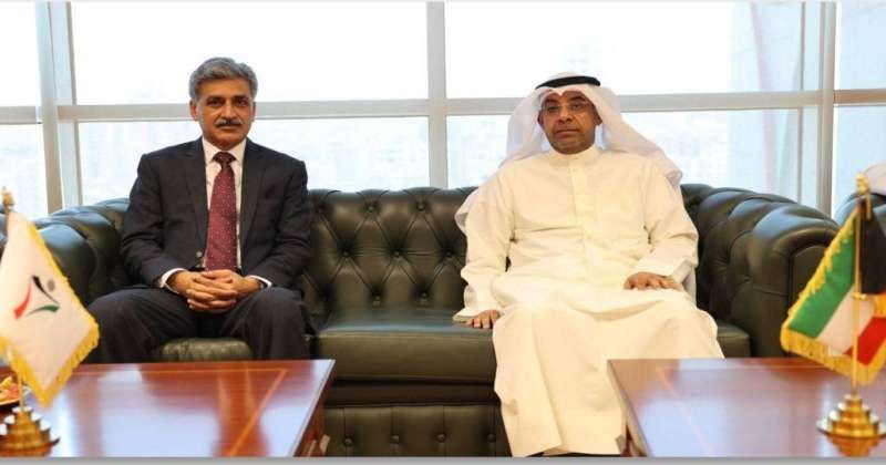 مدير القوى العاملة مستقبلا السفير الباكستاني