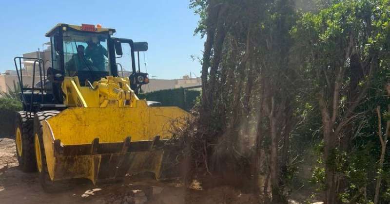 البلدية تزيل حديقة وتعديا على أملاك الدولة في «مبارك الكبير»