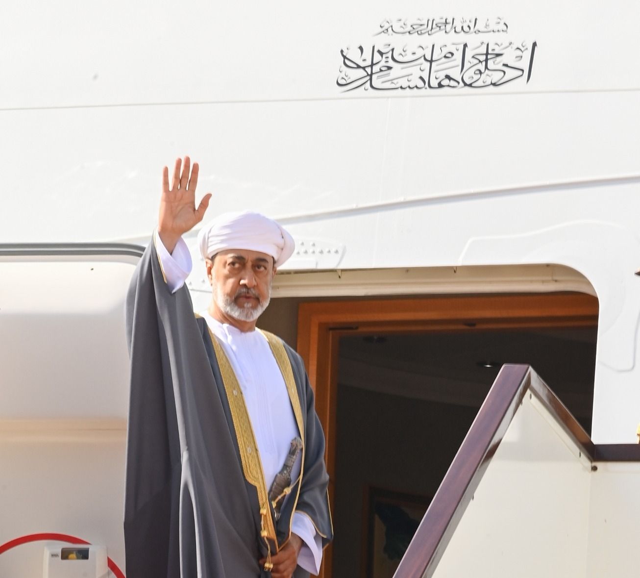 جلالة السُّلطان يغادر البلاد متجهًا إلى الكويت في زيارة “دولة”