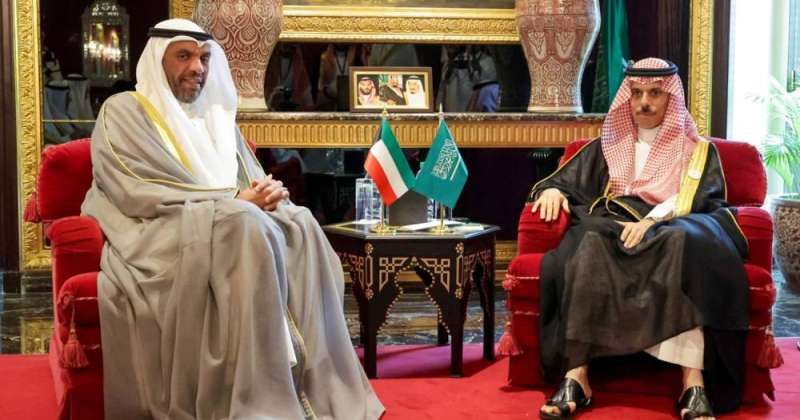 اليحيا خلال لقائه فيصل بن فرحان