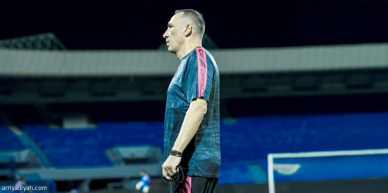 الوحدة.. دونيس يكلف 3 بالتسديد