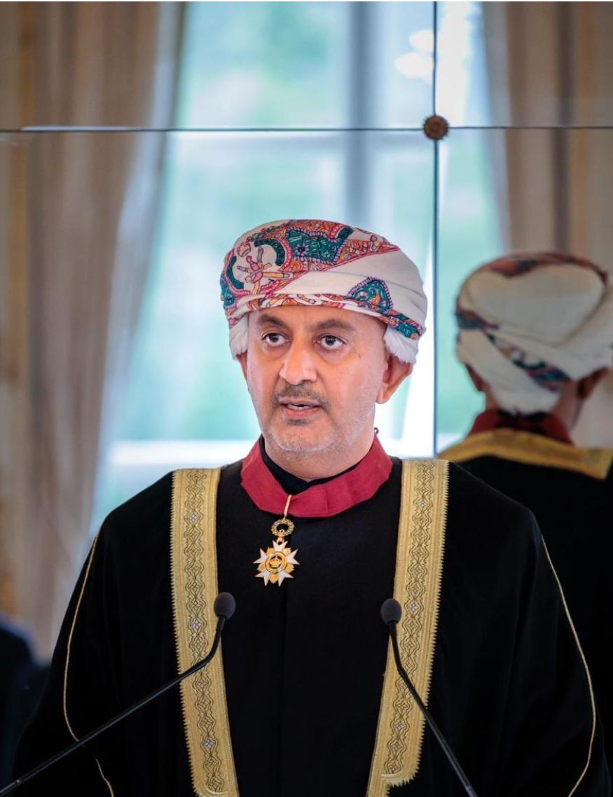 ملك البلجيكيين يمنح رئيس الهيئة العامة للمناطق الاقتصادية الخاصة والمناطق الحرّة وسام التاج