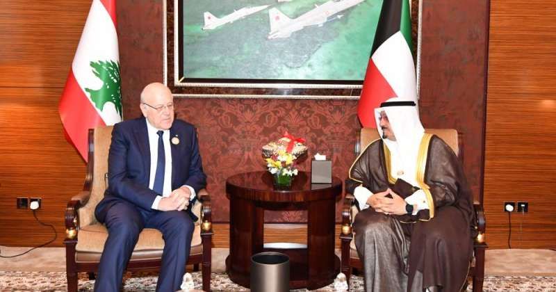 ممثل سمو الأمير يستعرض ورئيس الوزراء اللبناني سبل تعزيز علاقات البلدين