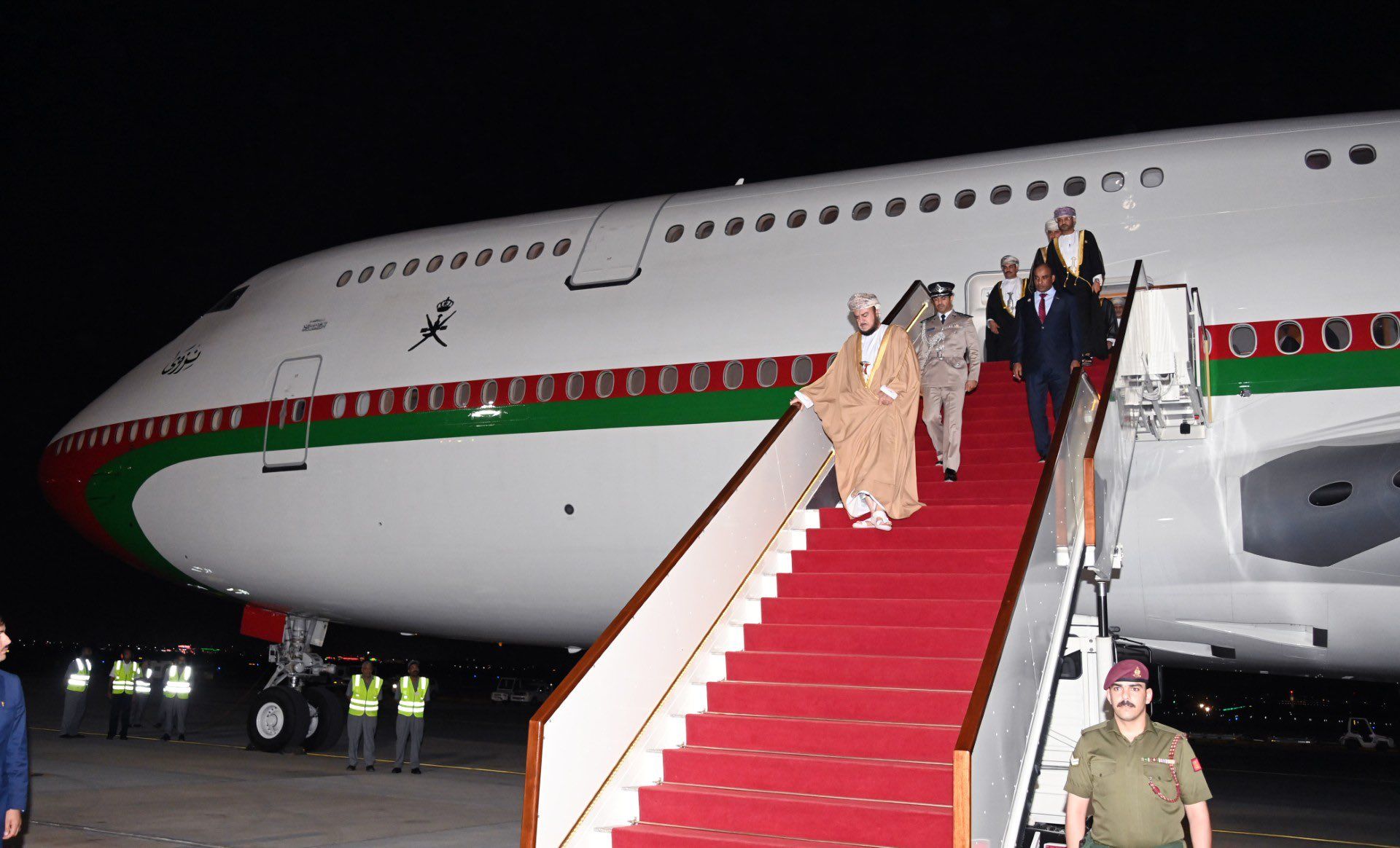 السيد أسعد يعود إلى البلاد