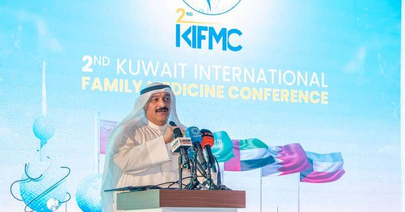 وزير الصحة الدكتور أحمد العوضي