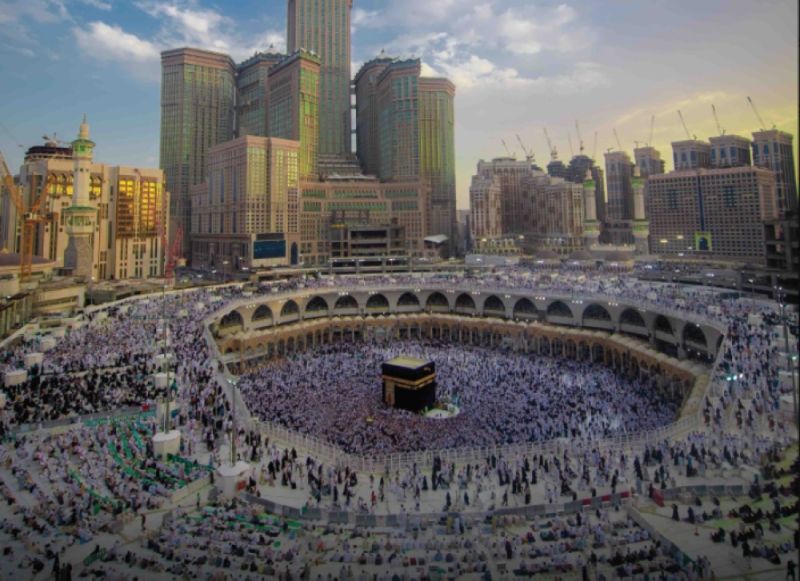 تصريح ناري لإمام الحرم يحذر من الحج دون تصريح ويعتبره مخالفة لولي الأمر وهذه عقوبتها