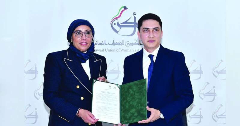 فادية السعد وقنصل أوزبكستان عقب توقيع الاتفاقية