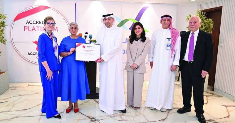 المستشفى الدولي تسلّم شهادة الاعتماد الكندي البلاتيني