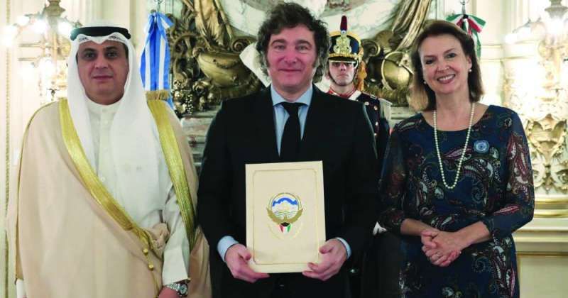 البشر خلال تقديم أوراق اعتماده للرئيس الأرجنتيني بحضور وزيرة الخارجية