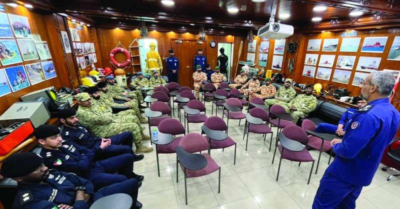 جانب من دورة الإنقاذ البحري التأسيسية