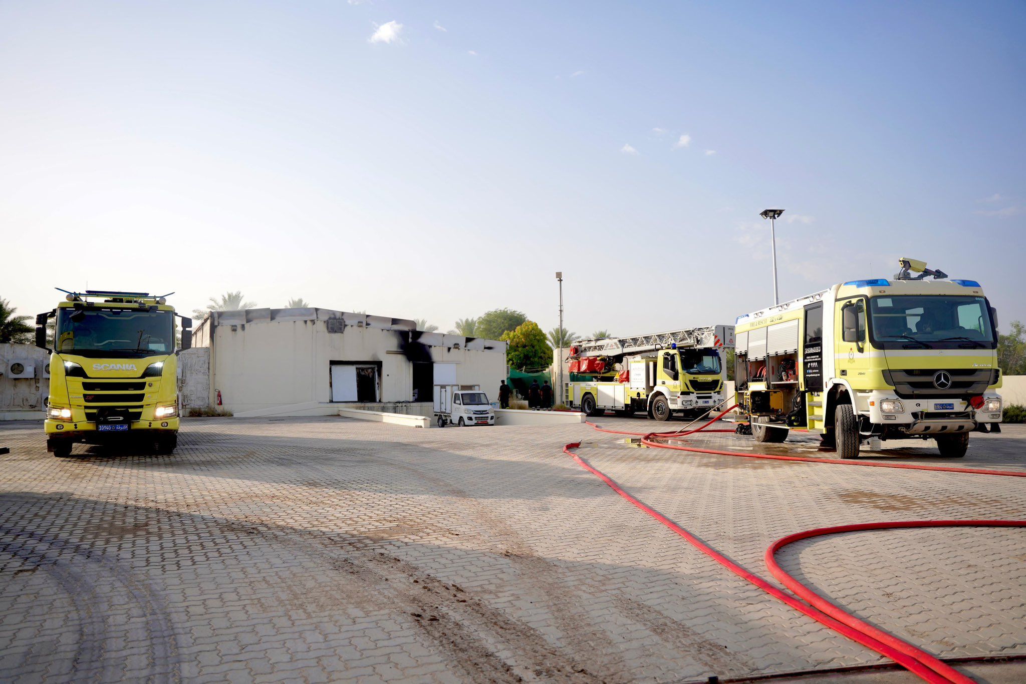 إخماد حريق شب في مخزن بولاية بركاء