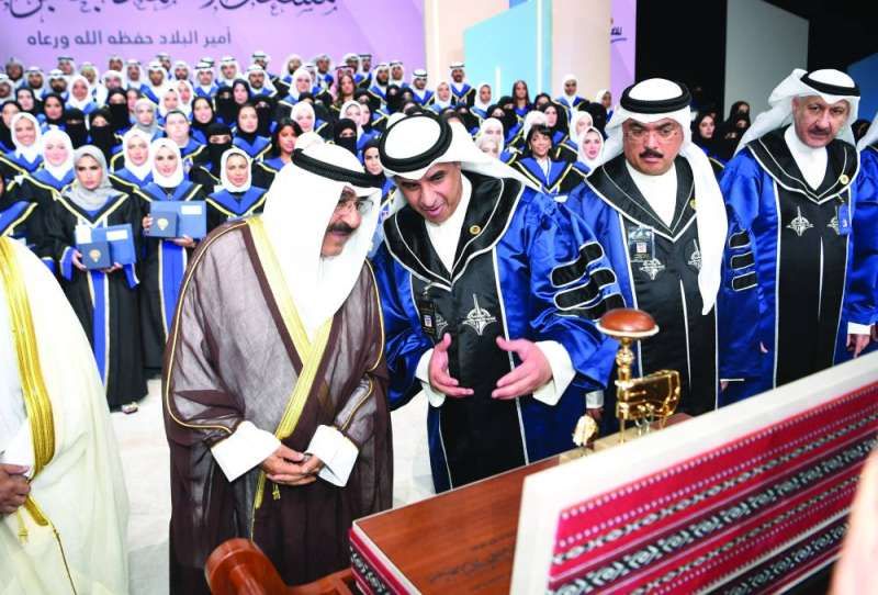 الأمير يُكرّم الفائقين من خرّيجي «التطبيقي»