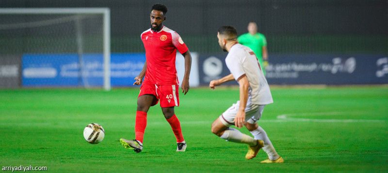 محنشي يجري عملية الرباط في قطر