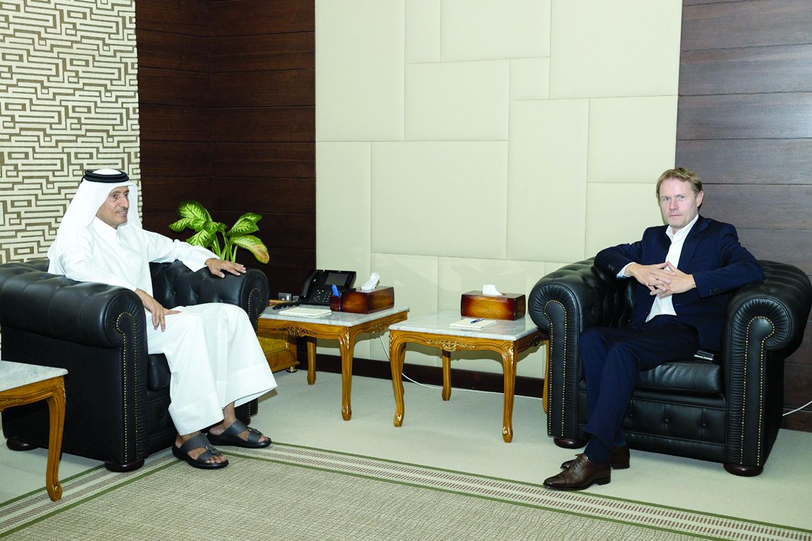 رئيس «القطرية للإعلام» يجتمع مع السفير الفرنسي