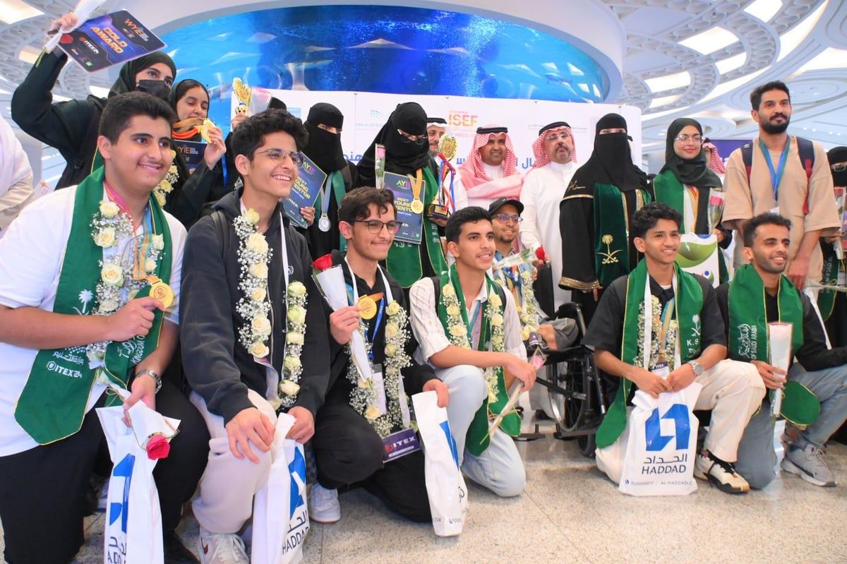 استقبالٌ حافلٌ لأبطال المملكة في “آيسف” و”آيتكس” 2024 بمطار جدة