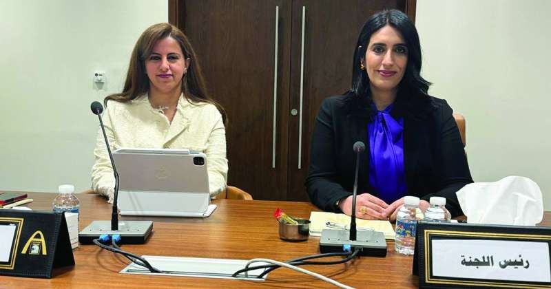 فرح الرومي ومنيرة الأمير خلال اجتماع اللجنة