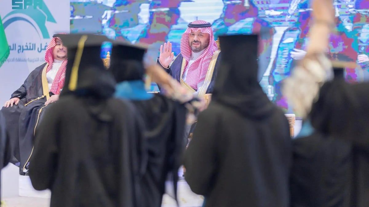 أمير الحدود الشمالية يرعى تخريج 1444 طالب وطالبة من مؤسسة التدريب التقني والمهني