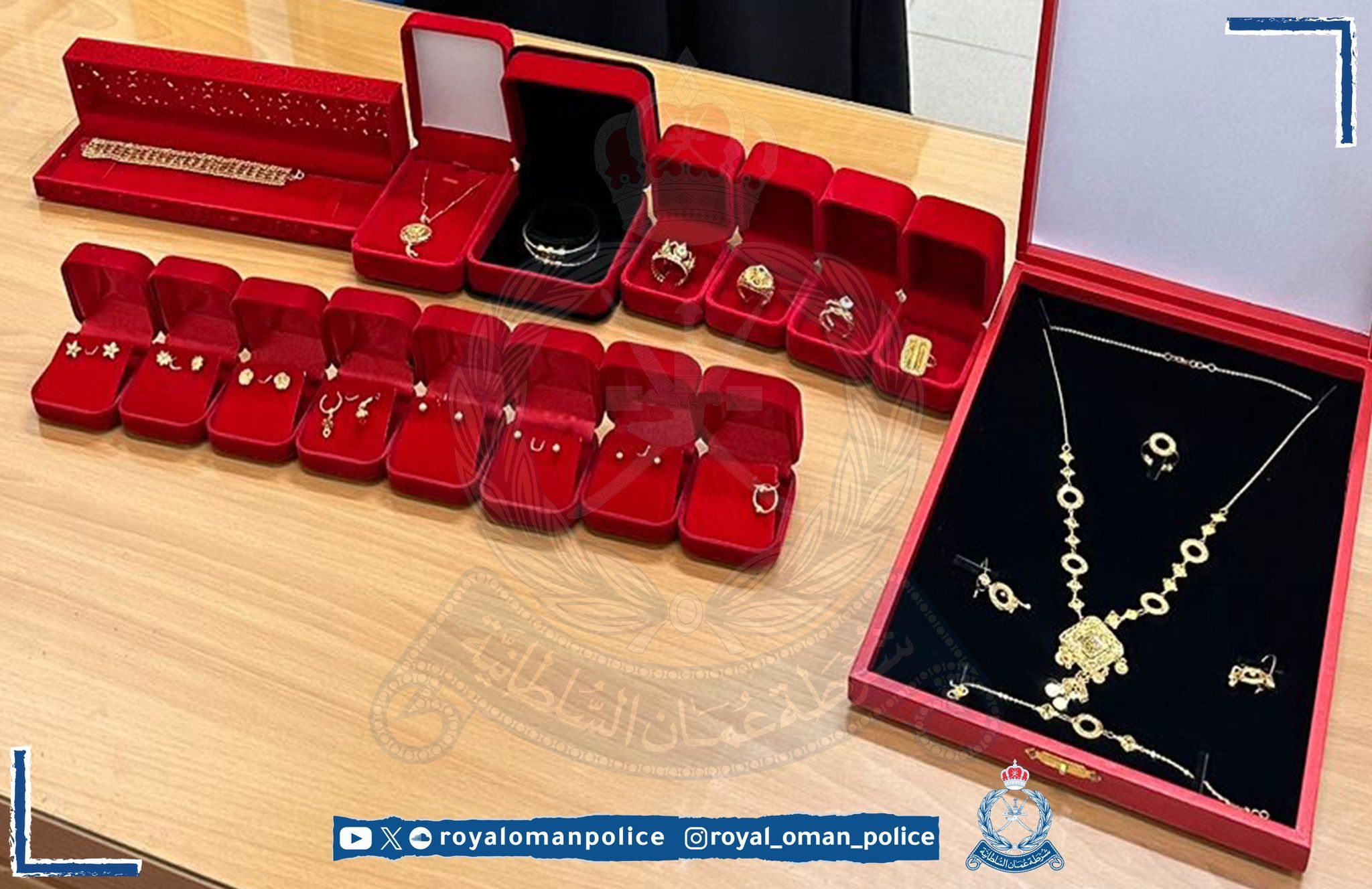 القبض على متهمة بالإحتيال على موظف لمحل بيع الذهب