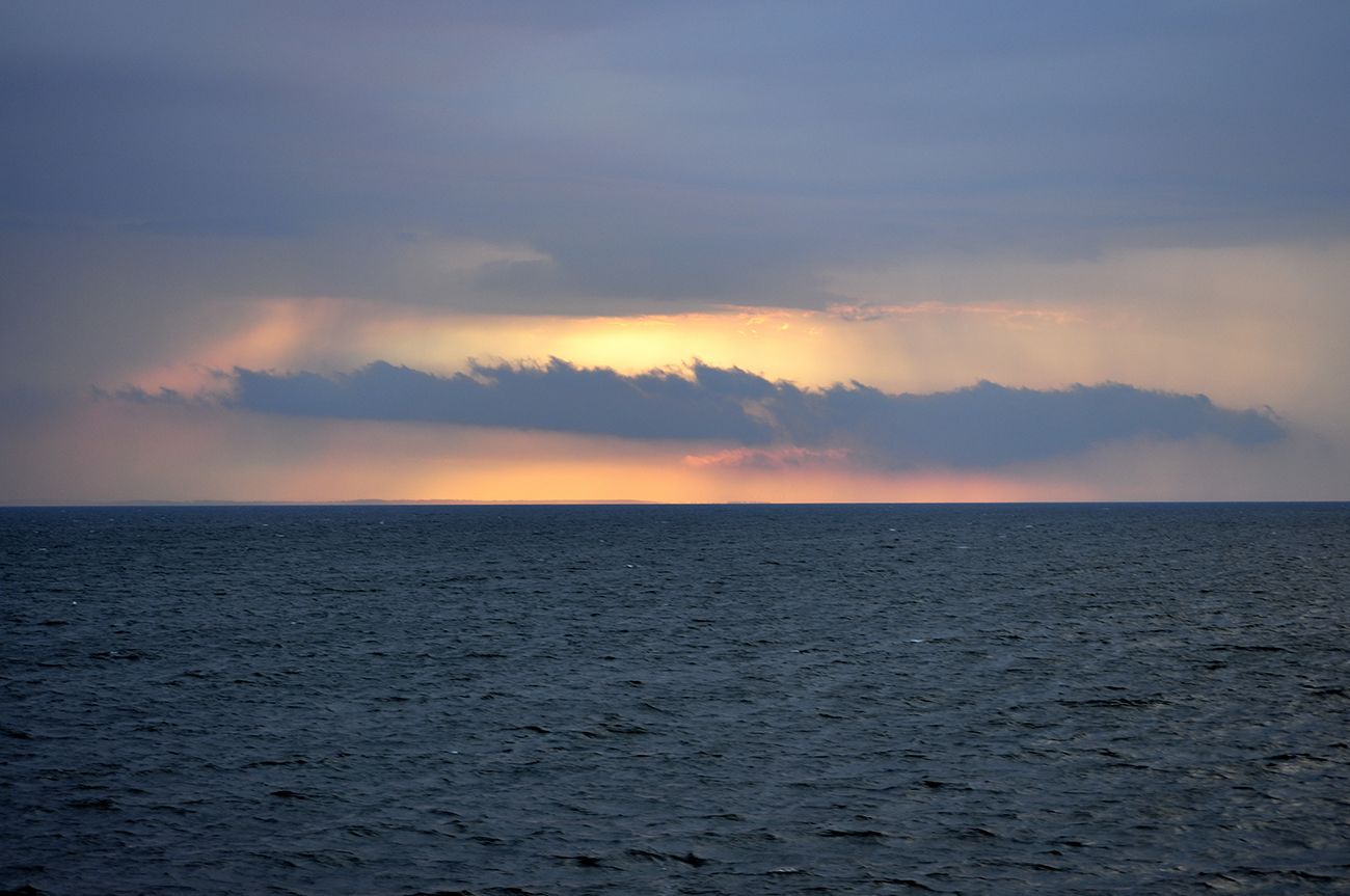 طقس الغد صحو مع انخفاض في درجات الحرارة في الإمارات