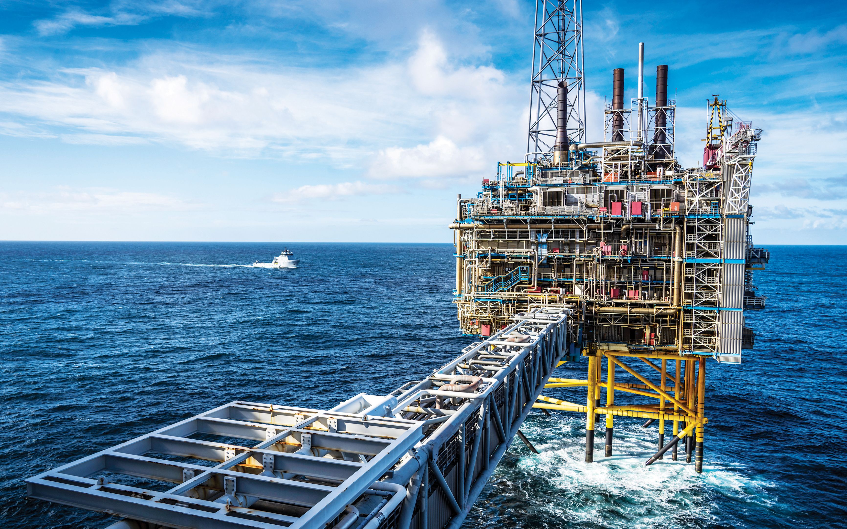 «بلومبرغ»: الإمارات تحقق الطاقة الإنتاجية المستهدفة للنفط أسرع من المتوقع