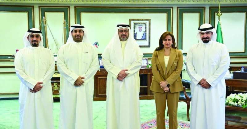 عبدالله سالم العلي خلال استقباله أعضاء المجلس البلدي