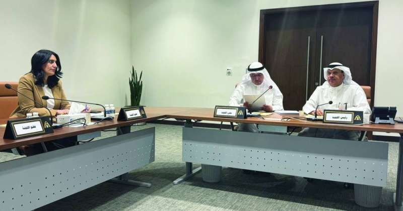 جانب من اجتماع لجنة محافظة مبارك الكبير