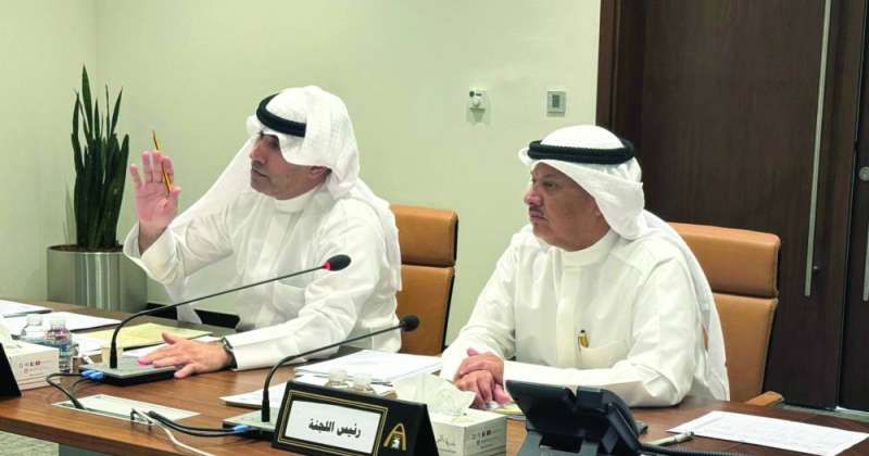 نصار بن مهيني وسعود الكندري خلال الاجتماع