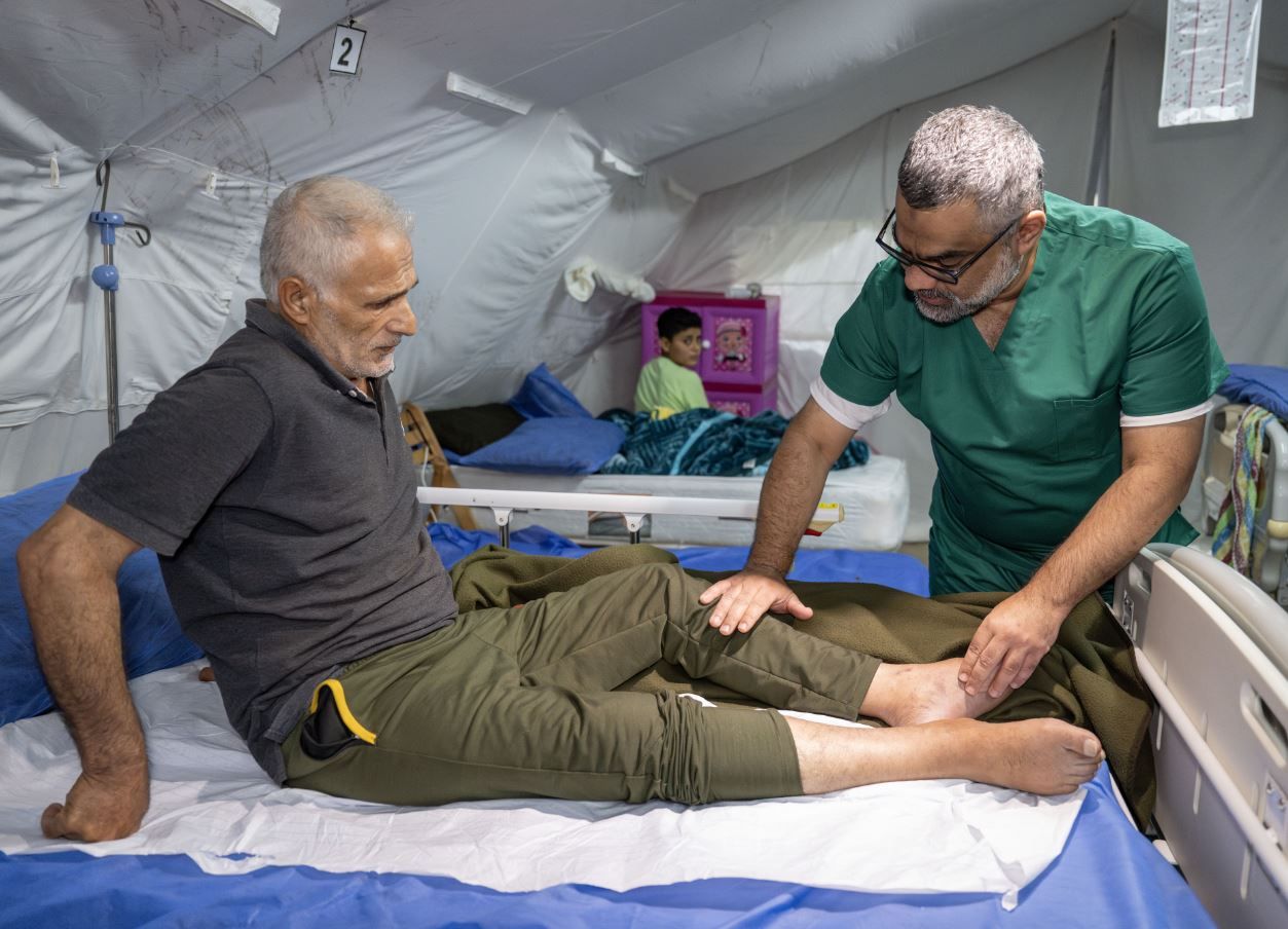 المستشفى الإماراتي العائم في غزة يضيف أقساماً وتخصصات جديدة