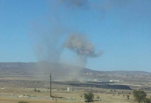 صنعاء.. مليشيات الحوثي تفجّر بيوت وتحرق مزارع مواطنين في قبيلة "نهم" (فيديو)