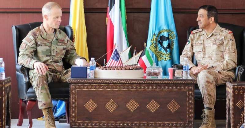 آمر سلاح الدفاع الجوي يبحث مع قائد القوات الجوية الأميركية المركزية الموضوعات ذات الاهتمام المشترك