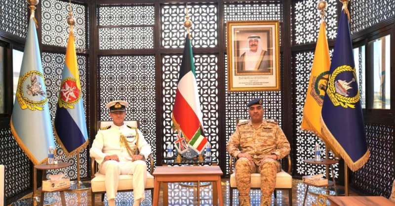 رئيس أركان الجيش يبحث سبل التعاون مع الملحق العسكري البريطاني لدى البلاد