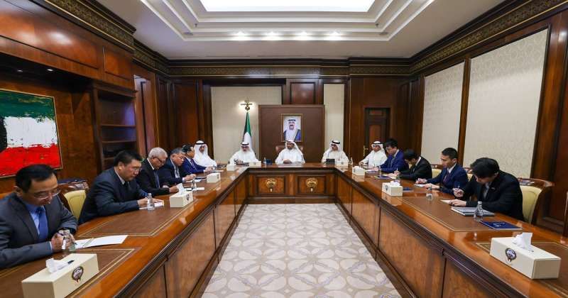 وزير الخارجية يجتمع مع سفير الصين والوفد الحكومي المعني باستكمال المشاورات المتعلقة بالمشاريع التنموية المشتركة