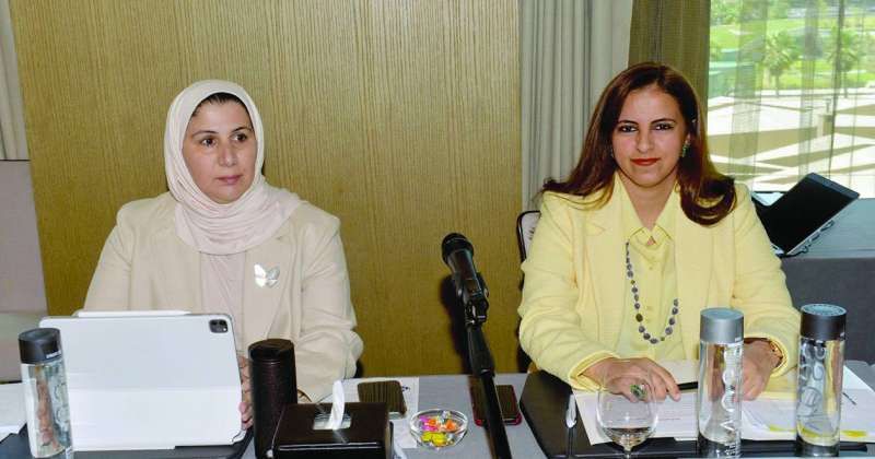 منيرة الأمير وعلياء الفارسي خلال مشاركتهما في الورشة