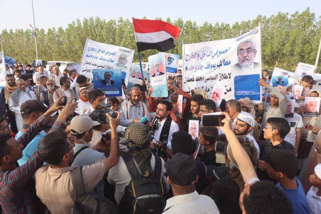 وقفة لأبناء أمانة العاصمة تطالب بالإفراج عن قحطان وكل المختطفين بسجون الحوثيين