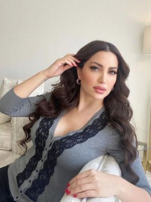 نسرين طافش تهيج الشباب بصدرها البارز وتستعرض جسدها بإطلالة صادمة.. شاهد