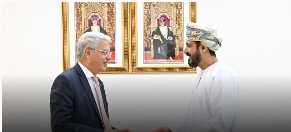 وزير الخارجية يتلقى رسالةً خطيةً من نظيره الجزائري