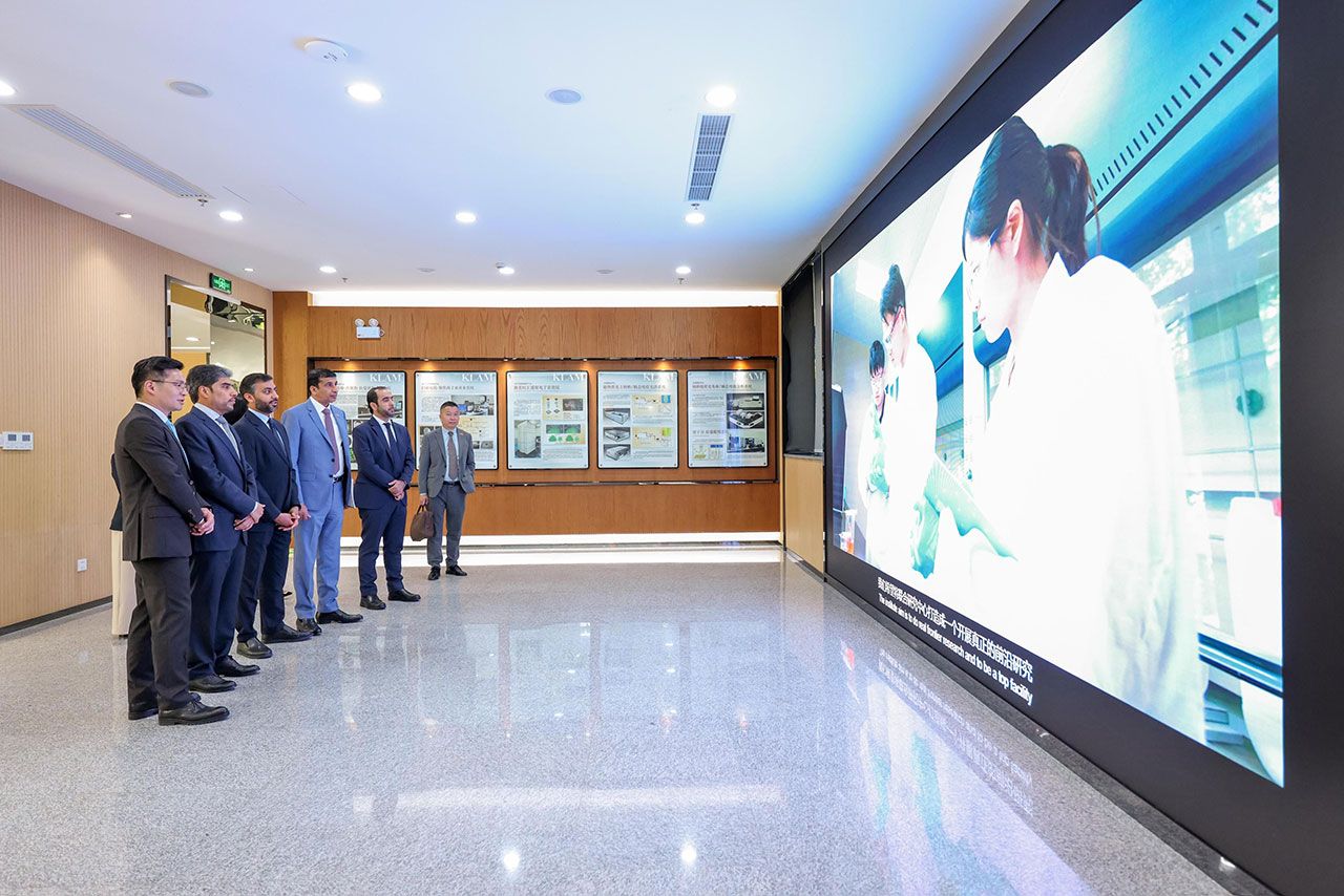 وفد مكتب البعثات الدراسية يتفقد طلبة الإمارات المبتعثين في الجامعات الصينية