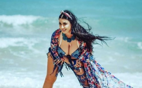صافيناز بتتحدى لورديانا بوصلة رقص بلدي بتعرض خلفيتها بفيديو كله دلع