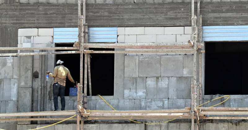 حظر العمل وقت الظهيرة بالأماكن المكشوفة بدءاً من السبت