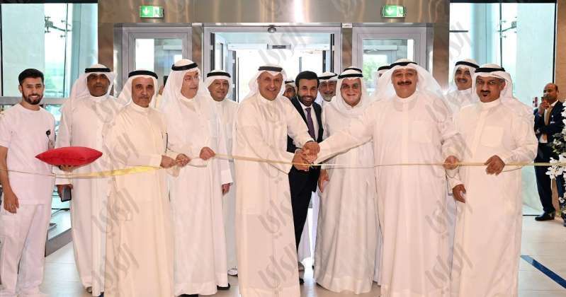 وزير الصحة يفتتح مركز الكويت لأمراض وزراعة الكلى